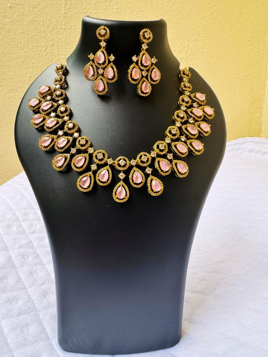 Metal Gold-Plated Jewel Set with Rose Pearl