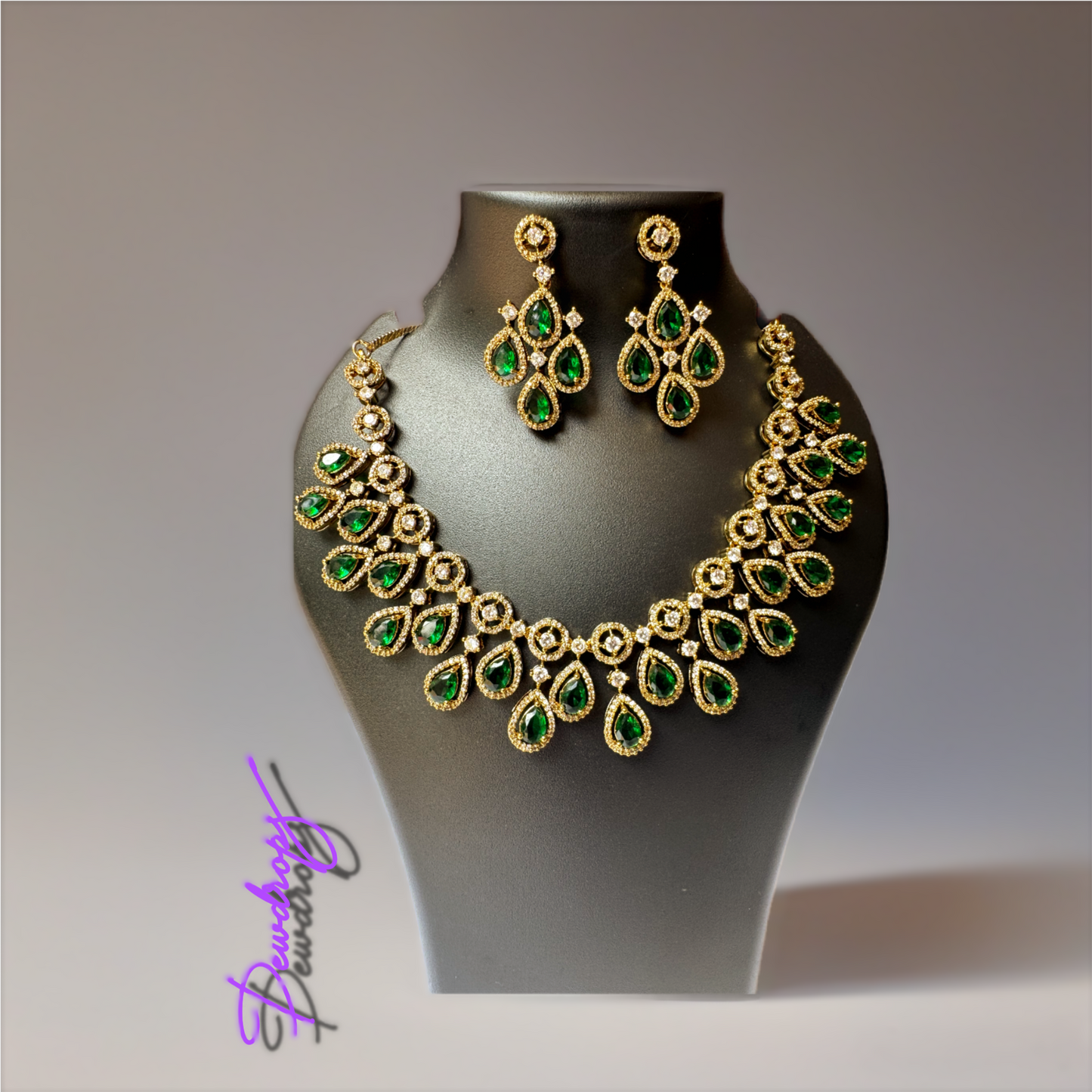 Metal Gold-Plated Jewel Set with Greenish Pearl